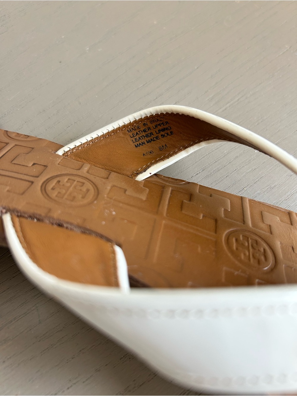 Tory Burch OFF White Leather Thong Sandals with Gold Logo - Picture 11 of 16